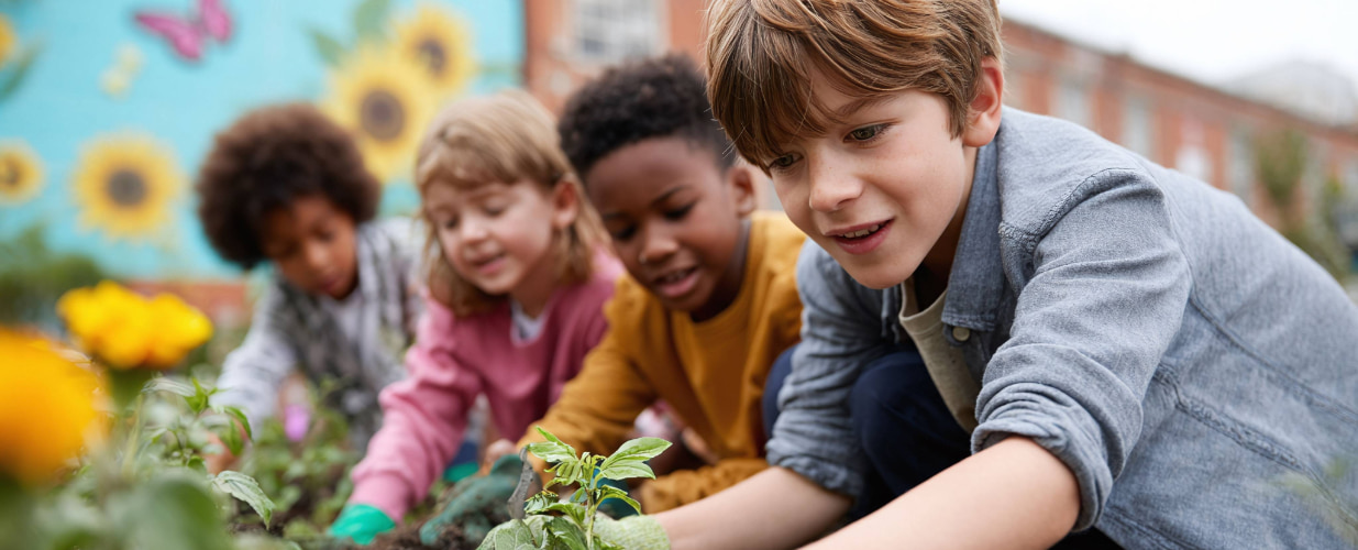 kids planting plants