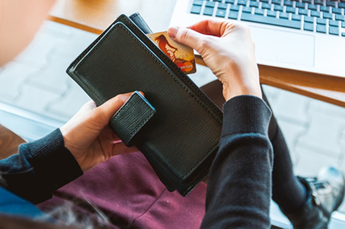 hand taking card from purse